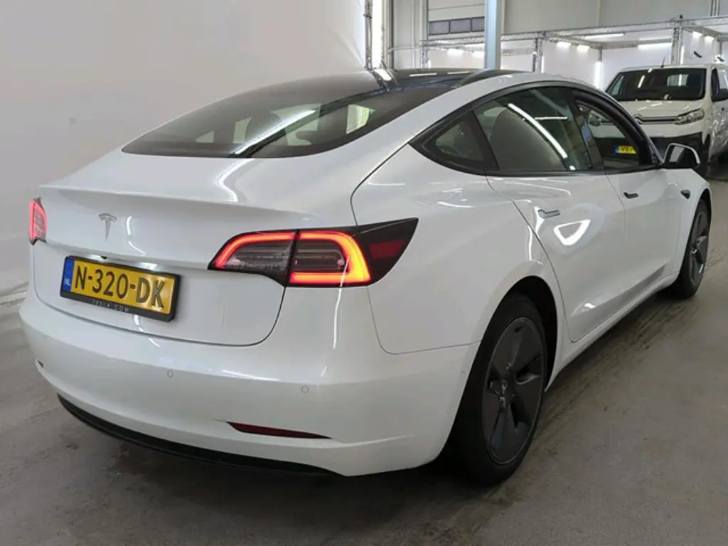 Tesla Model 3 2