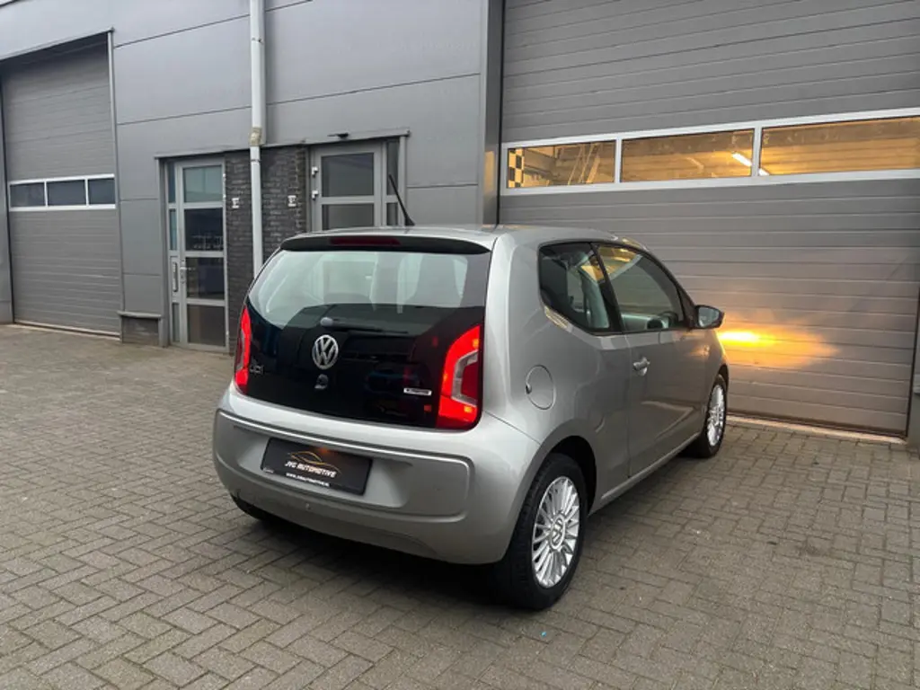 Volkswagen up! 3