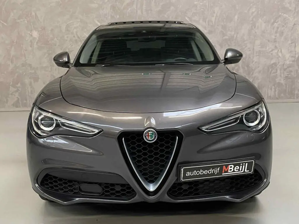 Alfa Romeo Stelvio 2