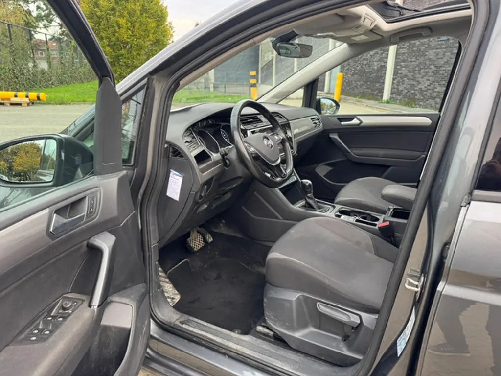 Volkswagen Touran 2