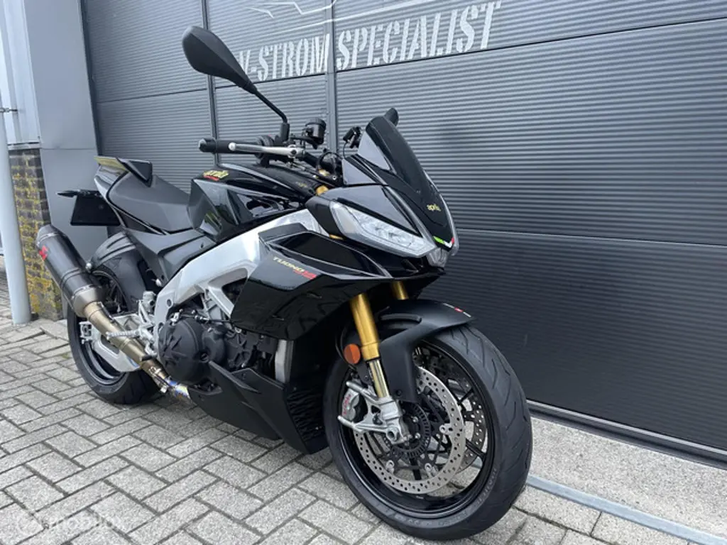 Aprilia Tuono V4 2