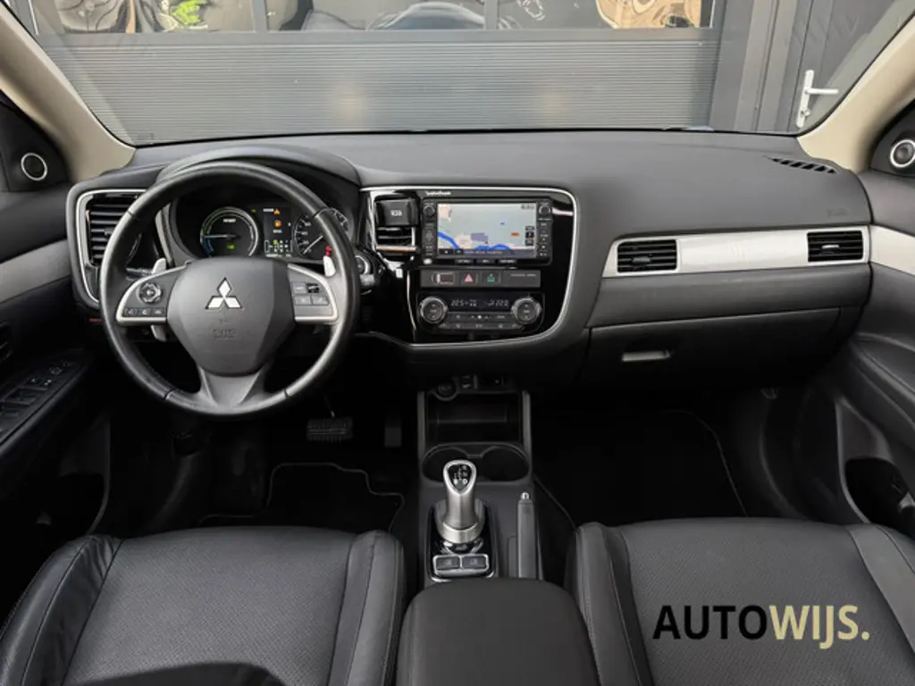 Mitsubishi Outlander 2