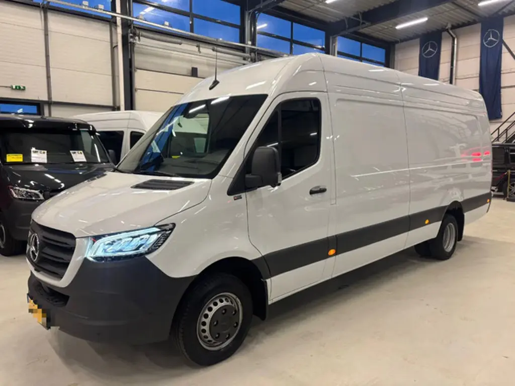 Mercedes-Benz Sprinter 2