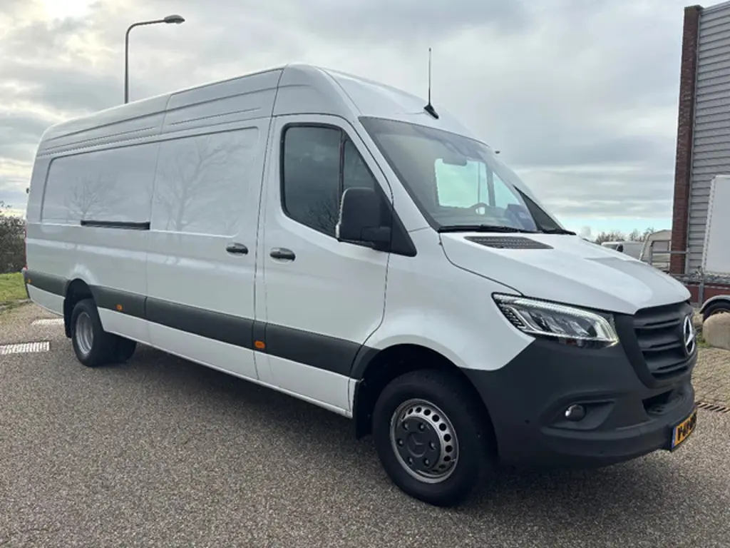 Mercedes-Benz Sprinter 2