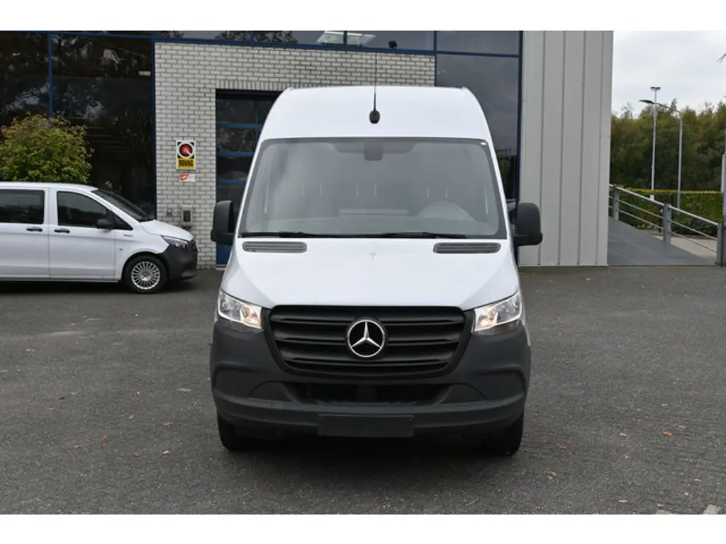 Mercedes-Benz Sprinter 2