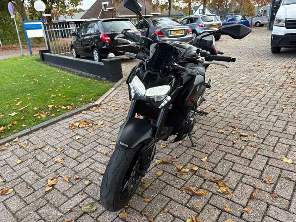 Kawasaki Z900 2