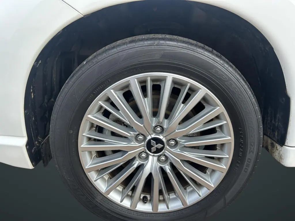 Mitsubishi Outlander 2