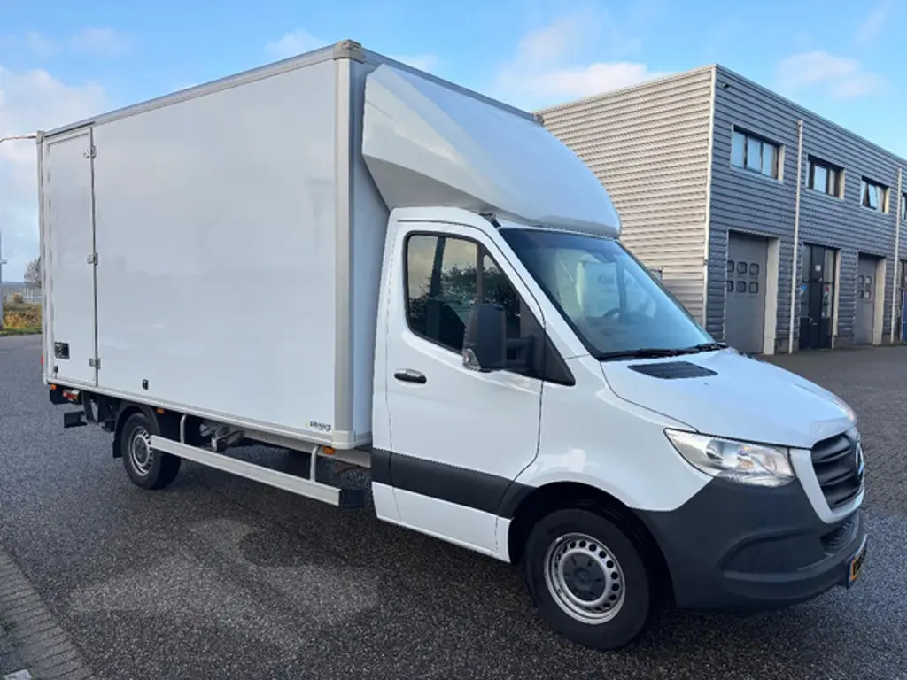 Mercedes-Benz Sprinter 2