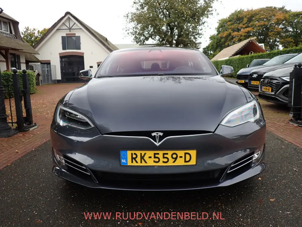 Tesla Model S 2