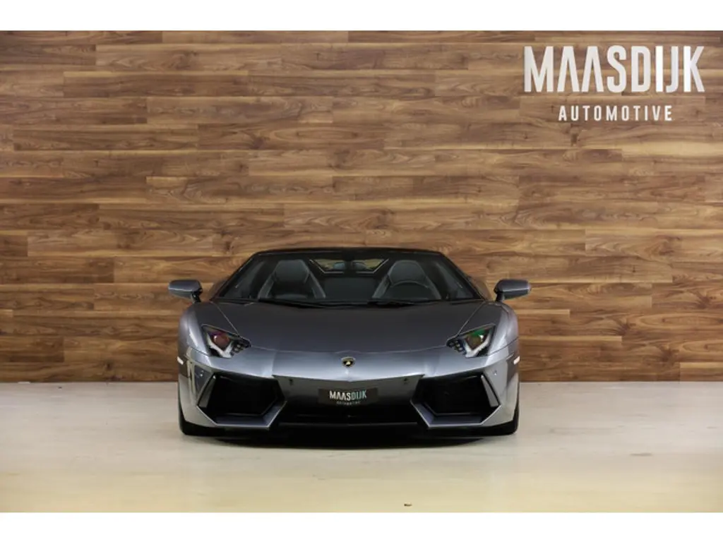 Lamborghini Aventador 2