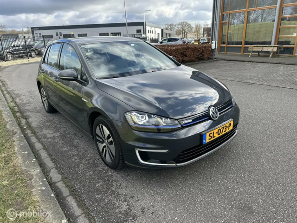 Volkswagen e-Golf 2