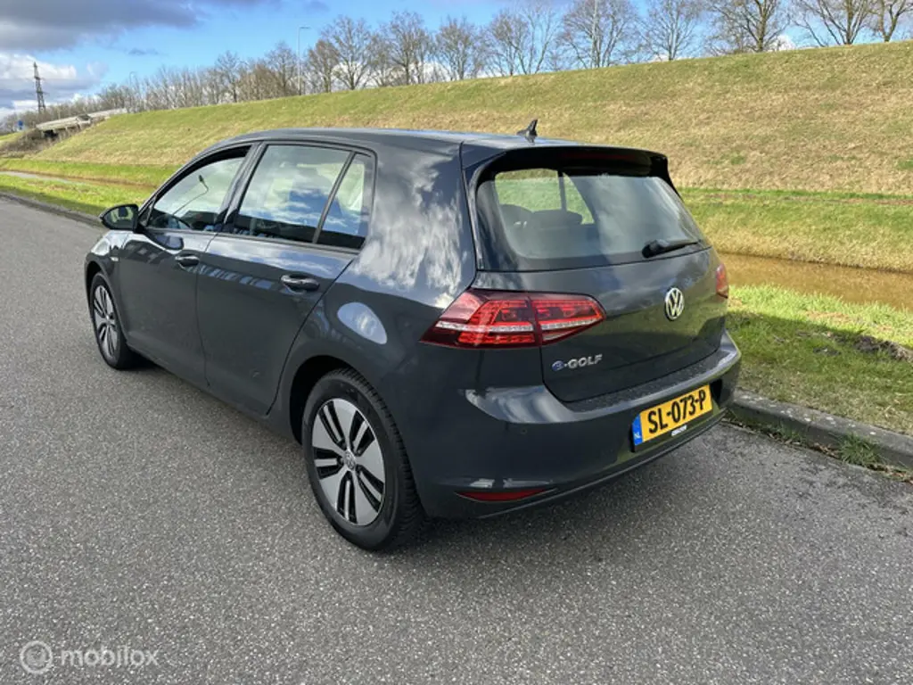 Volkswagen e-Golf 3