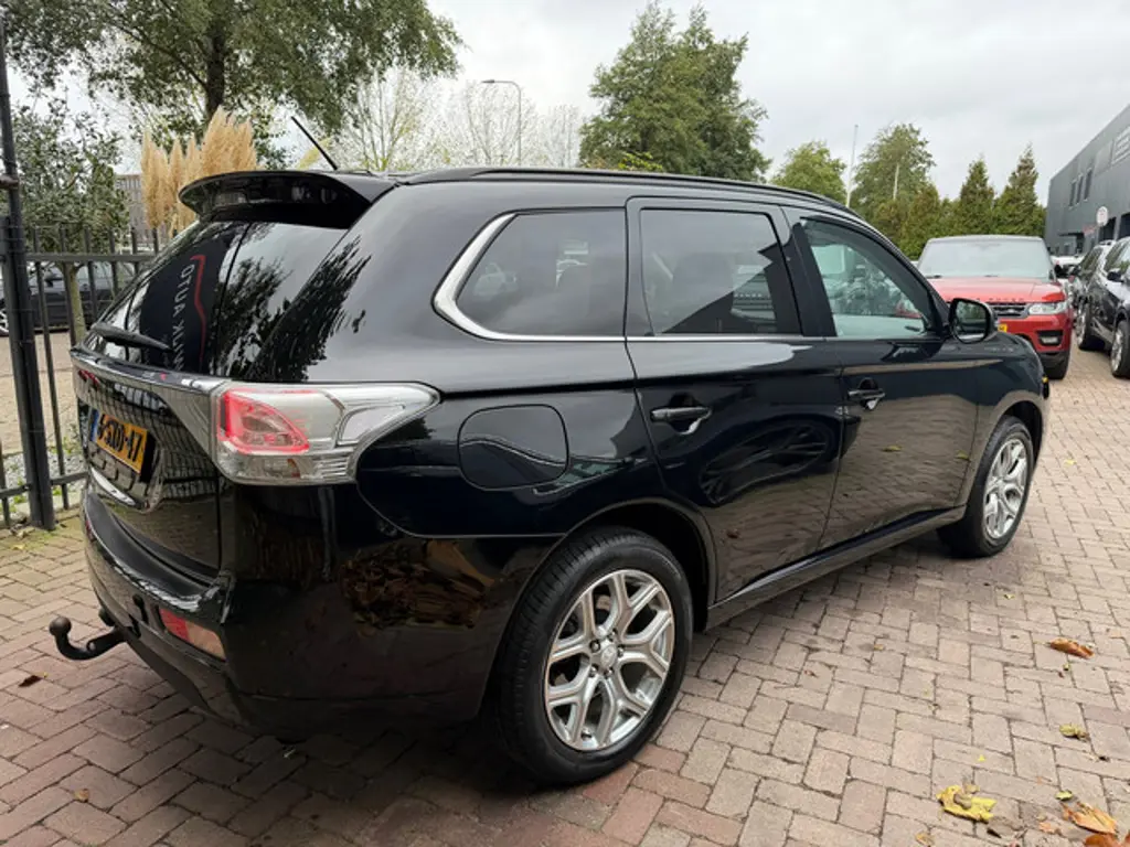 Mitsubishi Outlander 2