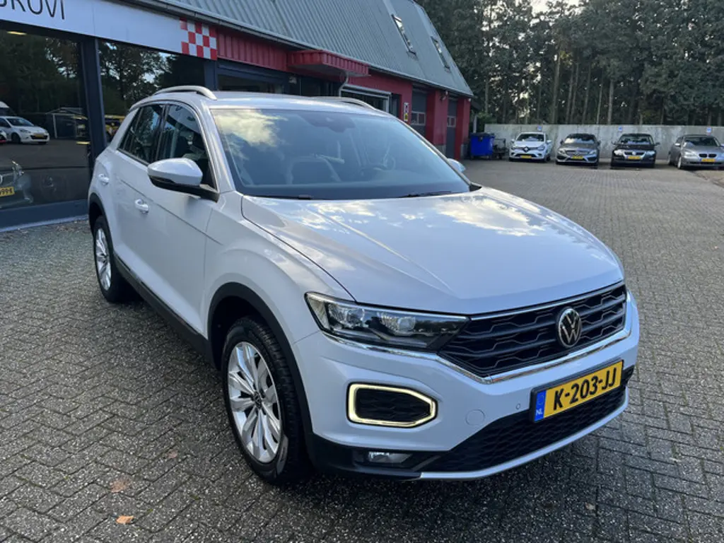 Volkswagen T-Roc 3