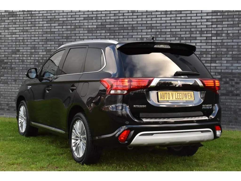 Mitsubishi Outlander 2