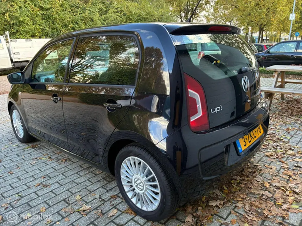 Volkswagen up! 3