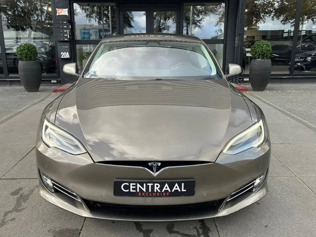 Tesla Model S 2