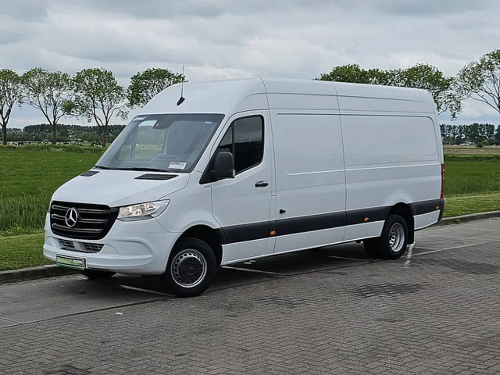 Mercedes-Benz Sprinter 2