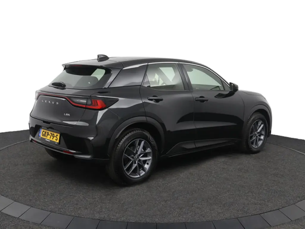 Lexus LBX 2