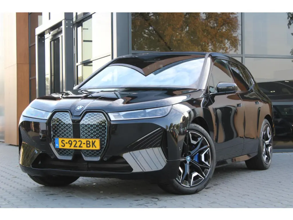 BMW iX