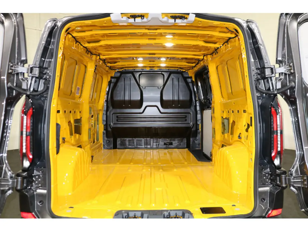 Ford E-Transit Custom 3