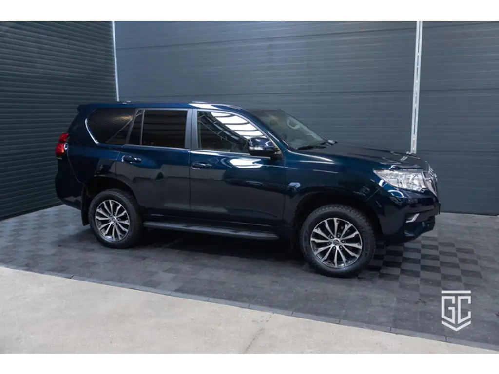 Toyota Land Cruiser 2