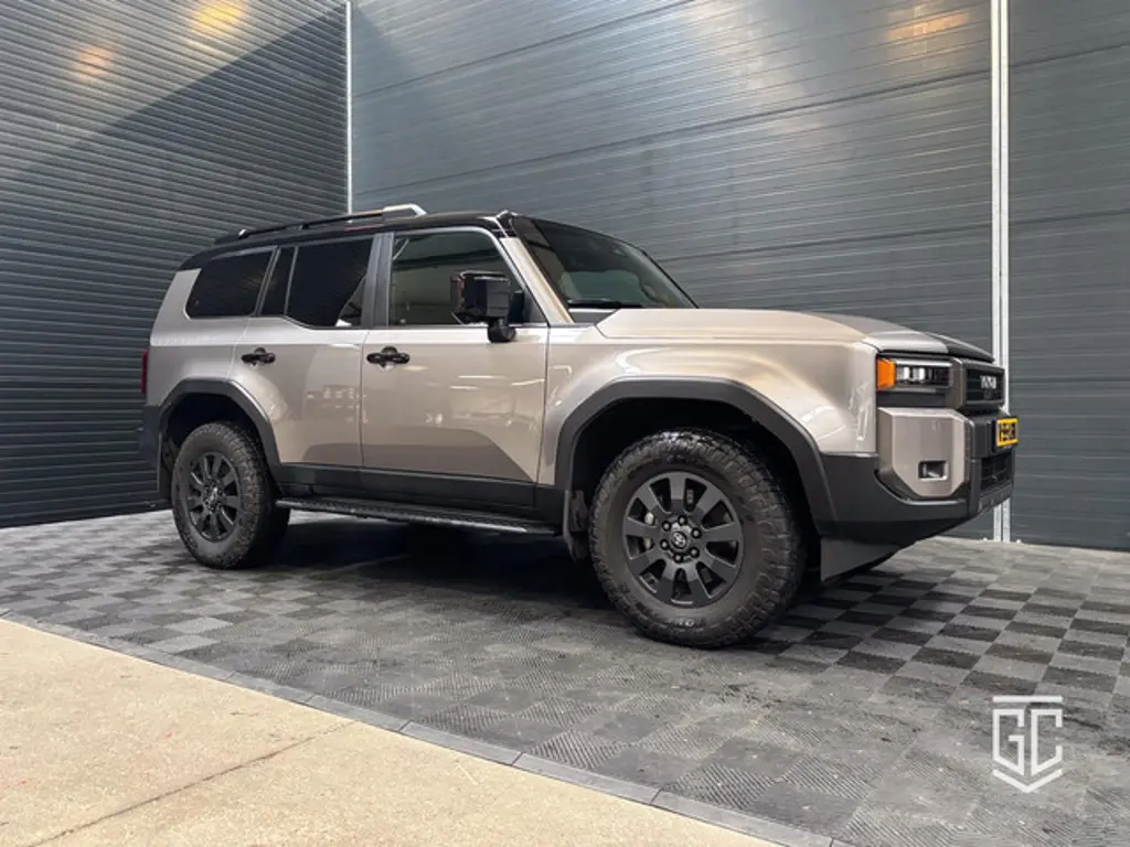 Toyota Land Cruiser 2