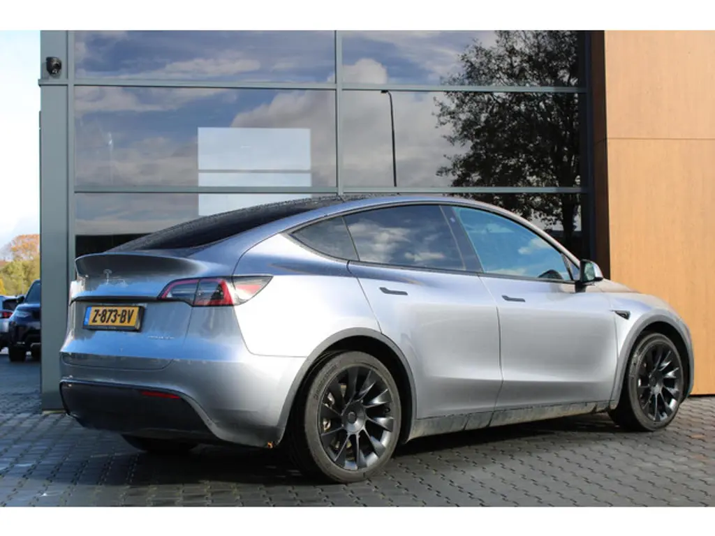Tesla Model Y 3