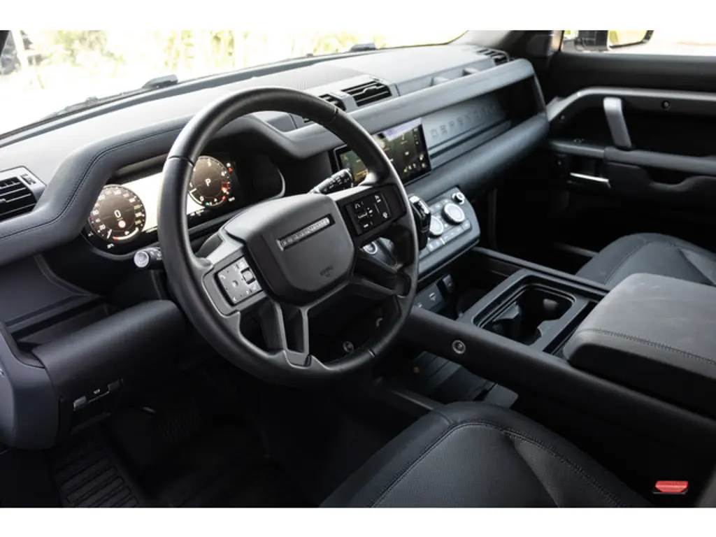 Land Rover Defender 3