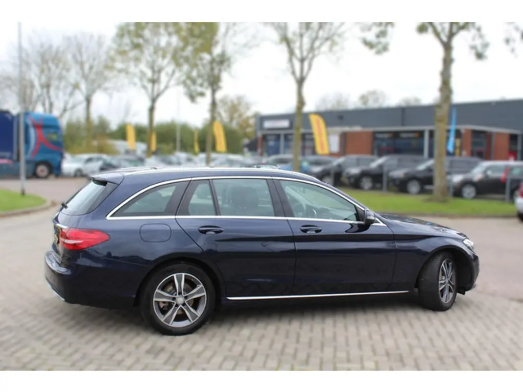 Mercedes-Benz C-Klasse 2