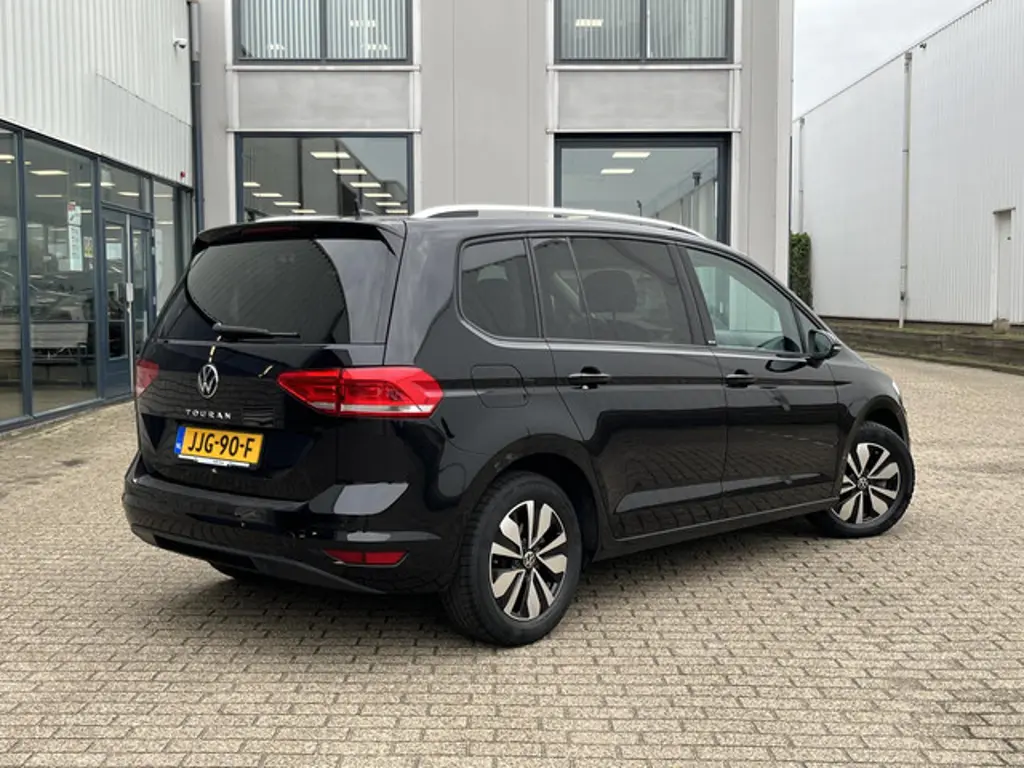 Volkswagen Touran 2