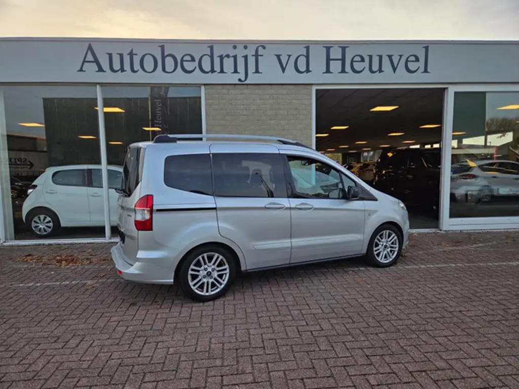 Ford Tourneo Courier 2