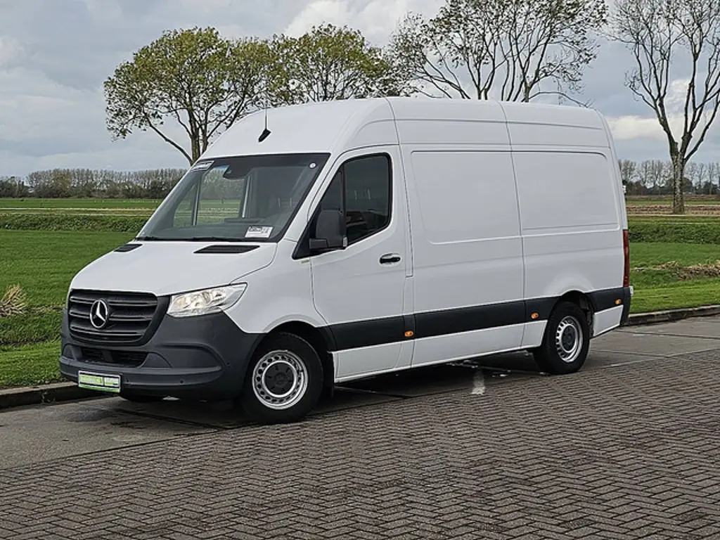 Mercedes-Benz Sprinter 2