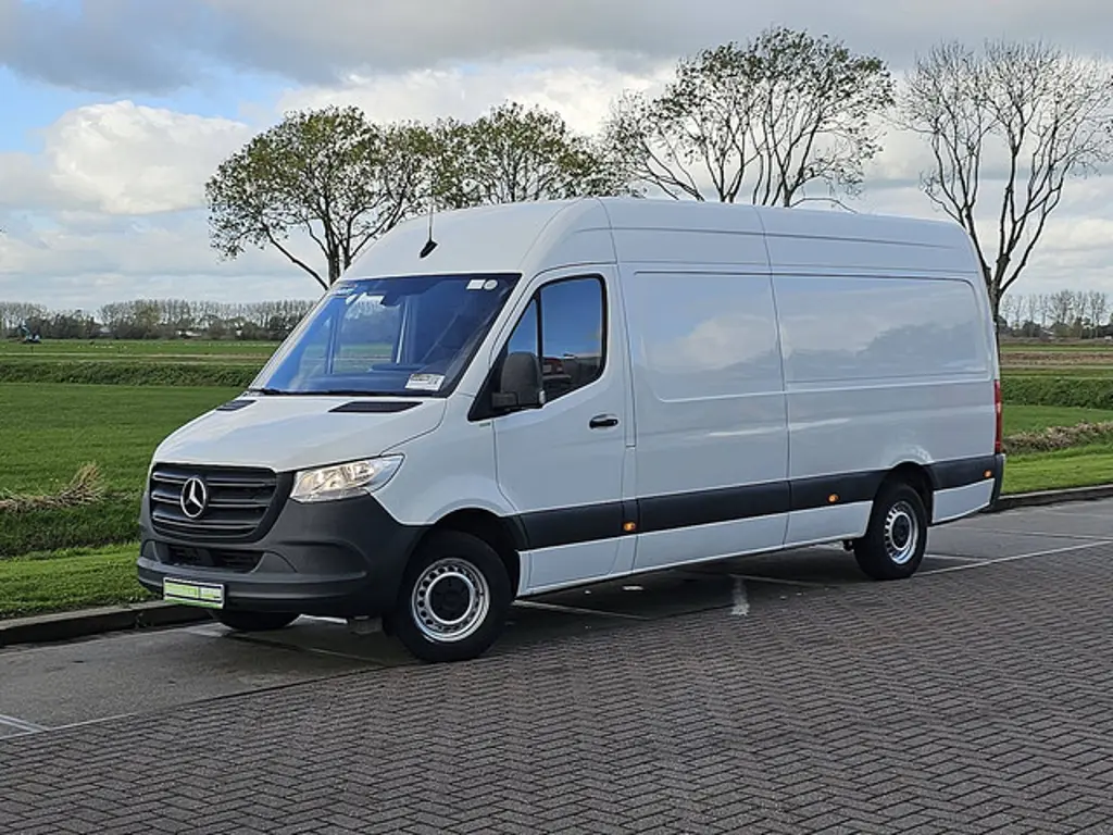 Mercedes-Benz Sprinter 2