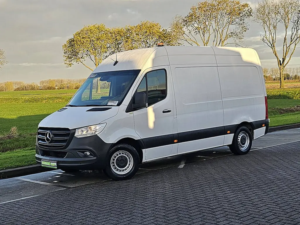 Mercedes-Benz Sprinter 2