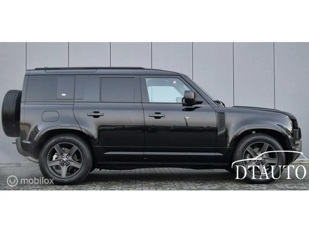 Land Rover Defender 3