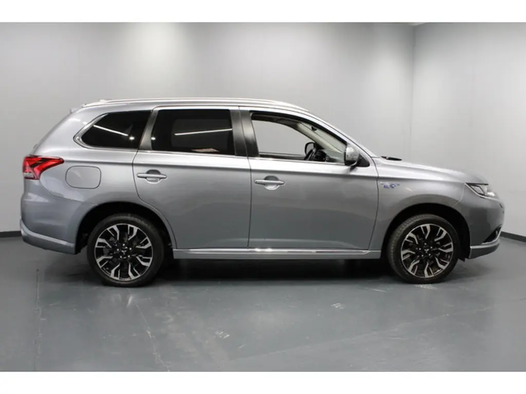 Mitsubishi Outlander 2