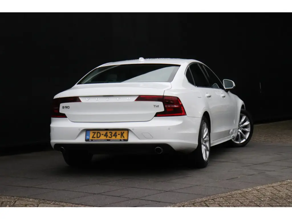 Volvo S90 3