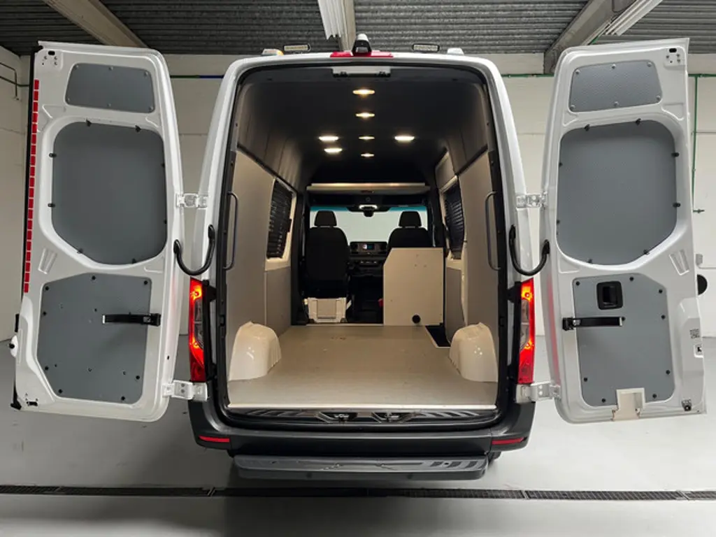 Mercedes-Benz Sprinter 2