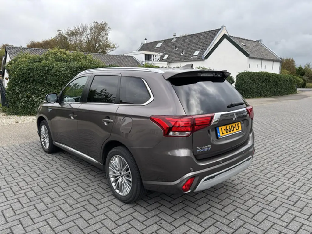 Mitsubishi Outlander 3