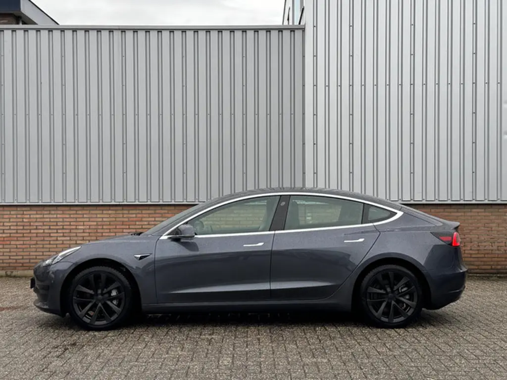 Tesla Model 3 2