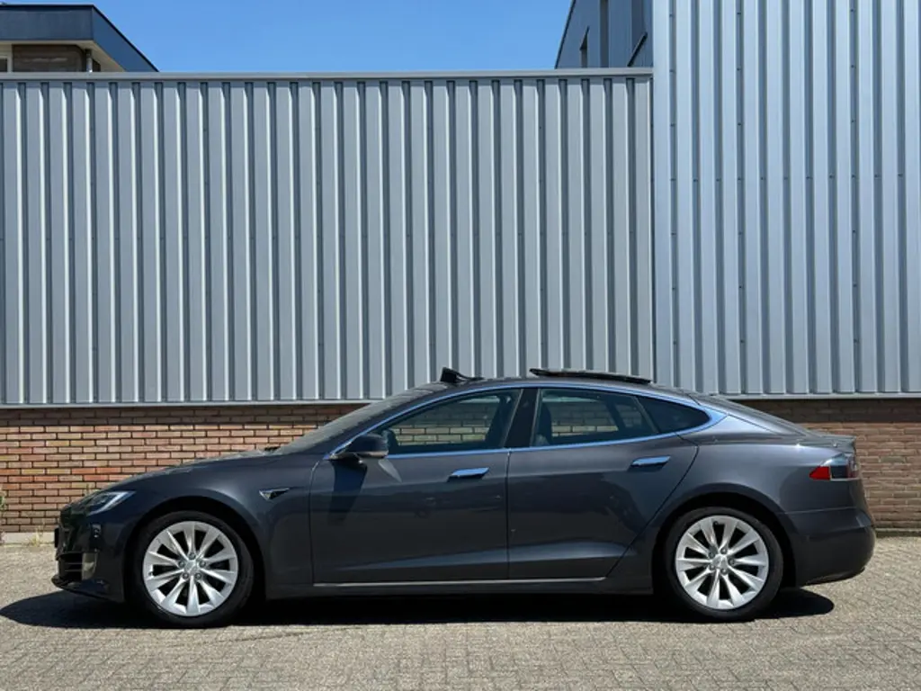 Tesla Model S 2