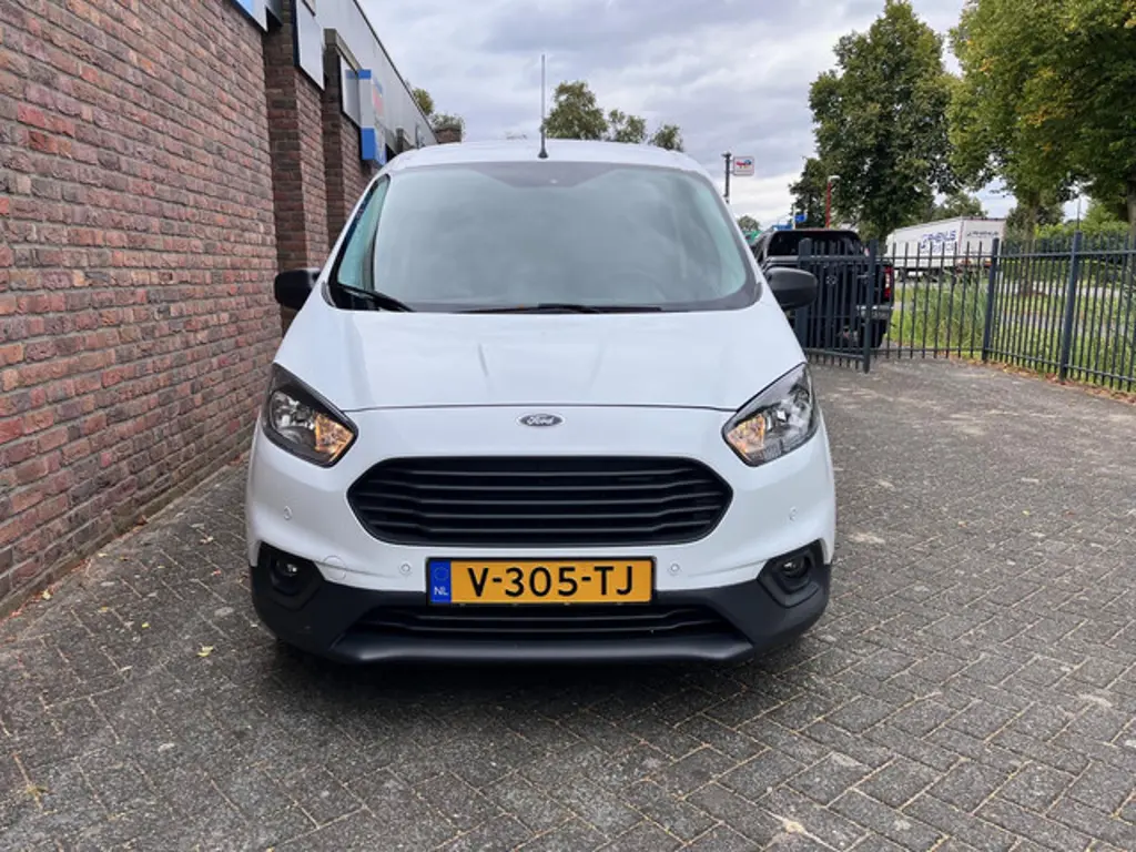 Ford Transit Courier 2