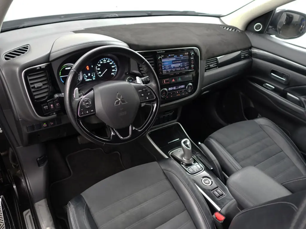 Mitsubishi Outlander 2