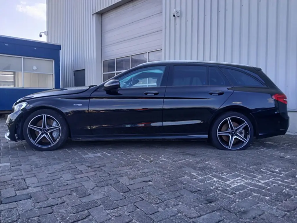 Mercedes-Benz C-Klasse 3