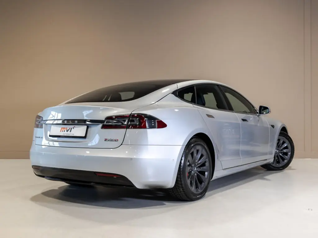 Tesla Model S 3