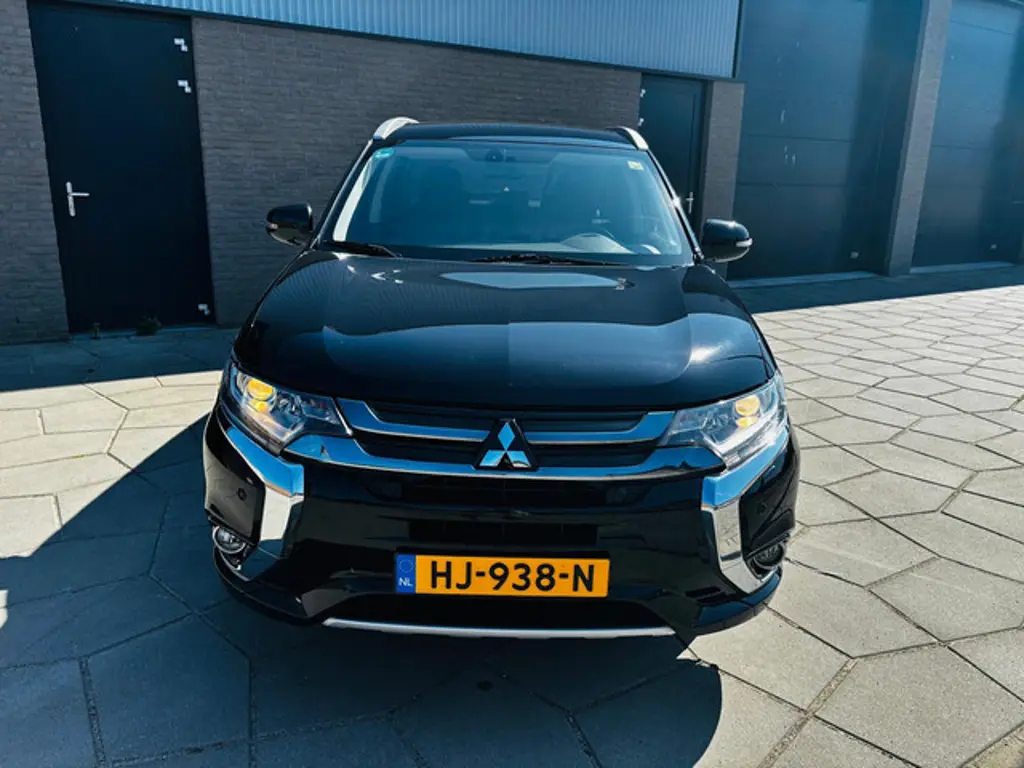 Mitsubishi Outlander 2
