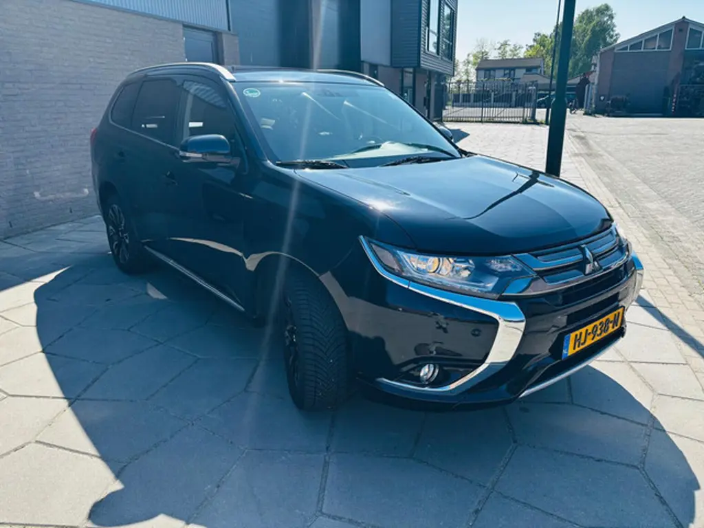 Mitsubishi Outlander 3