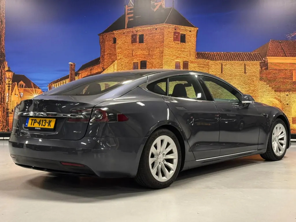 Tesla Model S 2