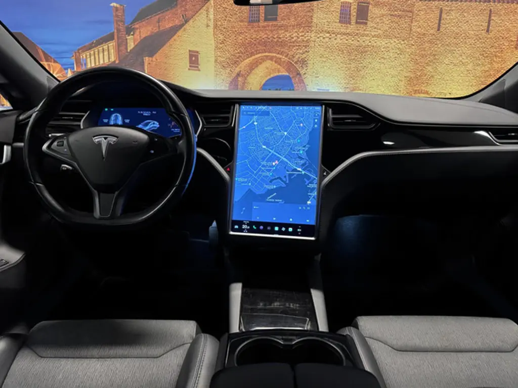 Tesla Model S 3